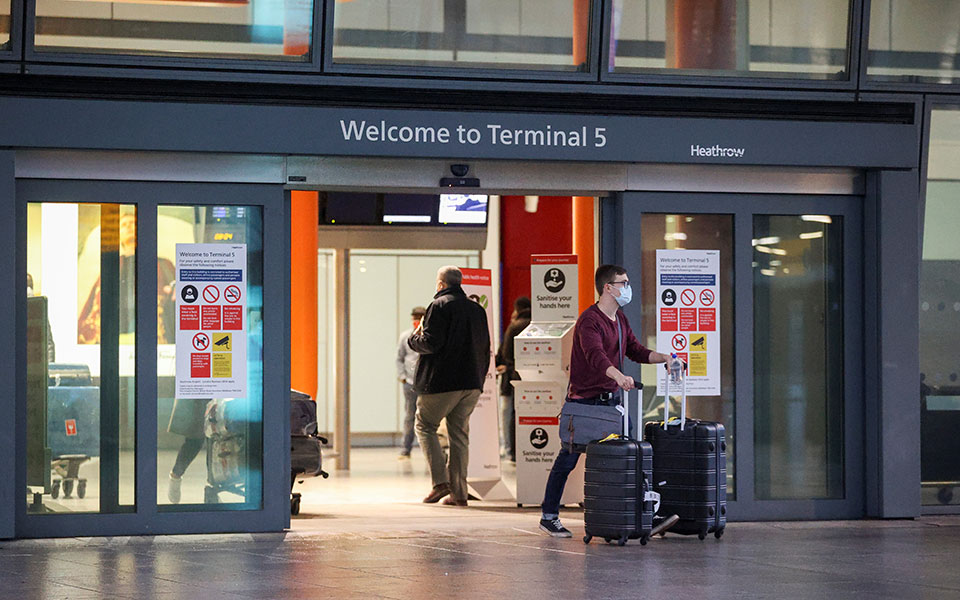 χίθροου-ζημίες-2-δισ-λιρών-κατά-τη-διάρ-561274855