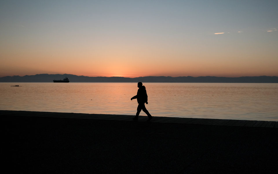 ξεπέρασε-τους-22-βαθμούς-το-θερμόμετρο-561252904