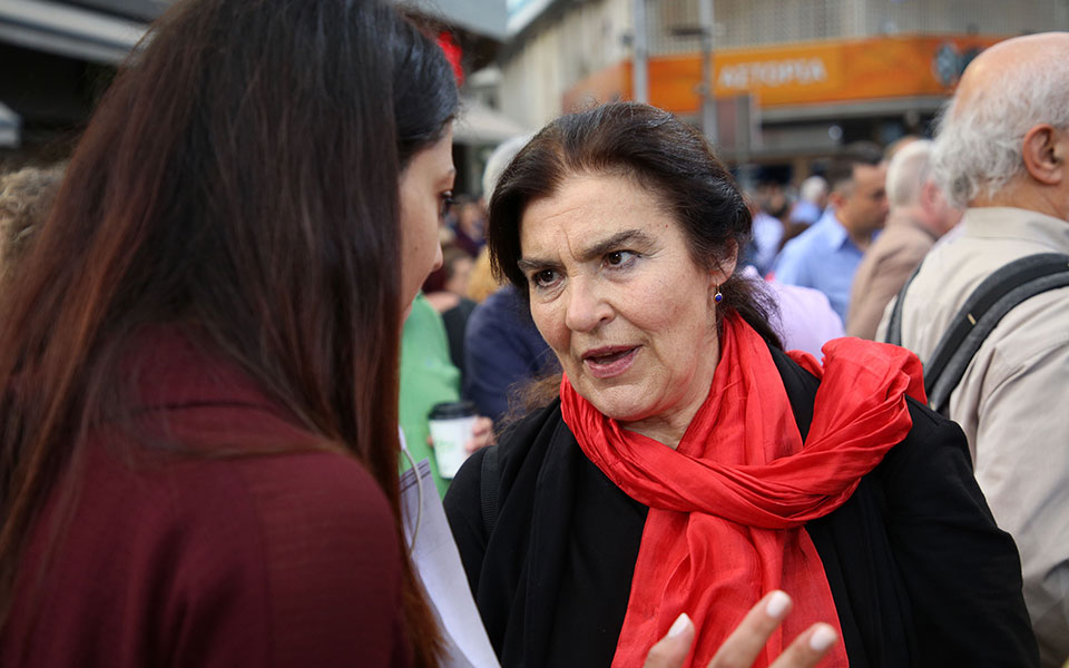 κονιόρδου-η-μενδώνη-να-παραιτηθεί-561270589