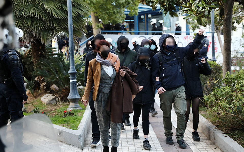 δεκάδες-προσαγωγές-σε-παρέμβαση-υπέρ-561271897