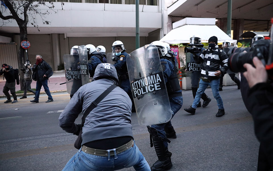 Επτά προσαγωγές στη συγκέντρωση για τον Κουφοντίνα-1