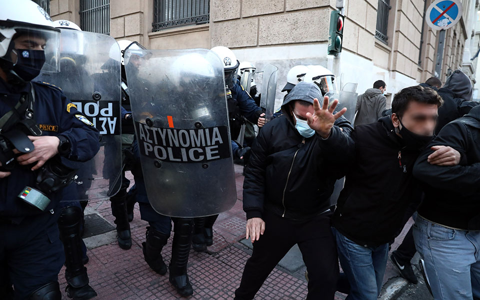 Επτά προσαγωγές στη συγκέντρωση για τον Κουφοντίνα-3