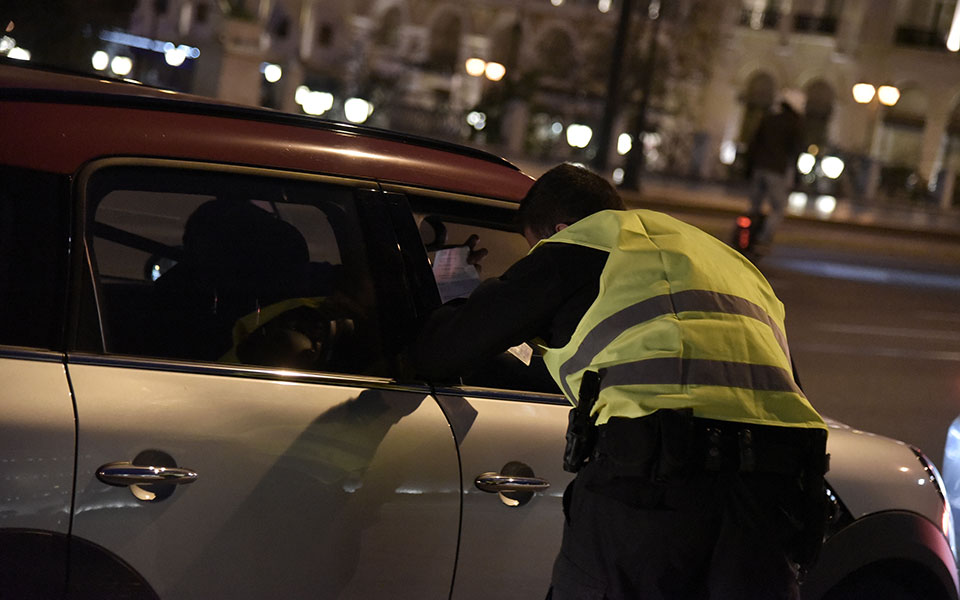 1.496 νέα κρούσματα– 17 θάνατοι – Σε αυστηρό lockdown η Αττική-6