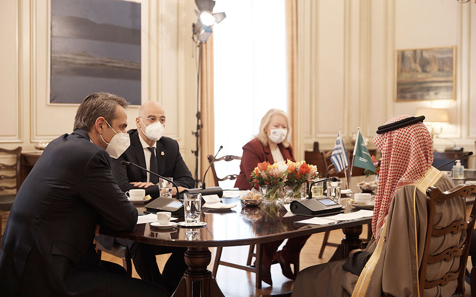 Συνάντηση Μητσοτάκη με ΥΠΕΞ Σ. Αραβίας: Στο επίκεντρο ασφάλεια και τουρισμός-3