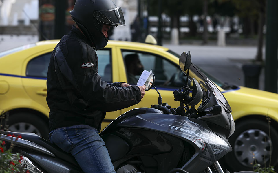 Lockdown: Αυξημένοι έλεγχοι, μειωμένη κίνηση στην Αττική-1