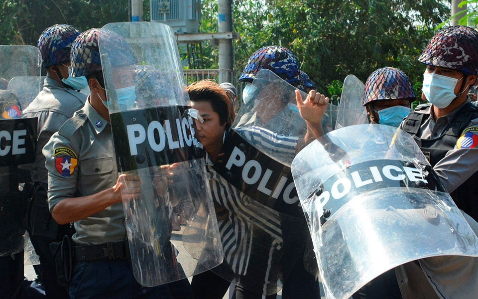 «Είμαστε Ενωμένοι»: Συνεχίζονται οι μαζικές διαδηλώσεις στη Μιανμάρ-2