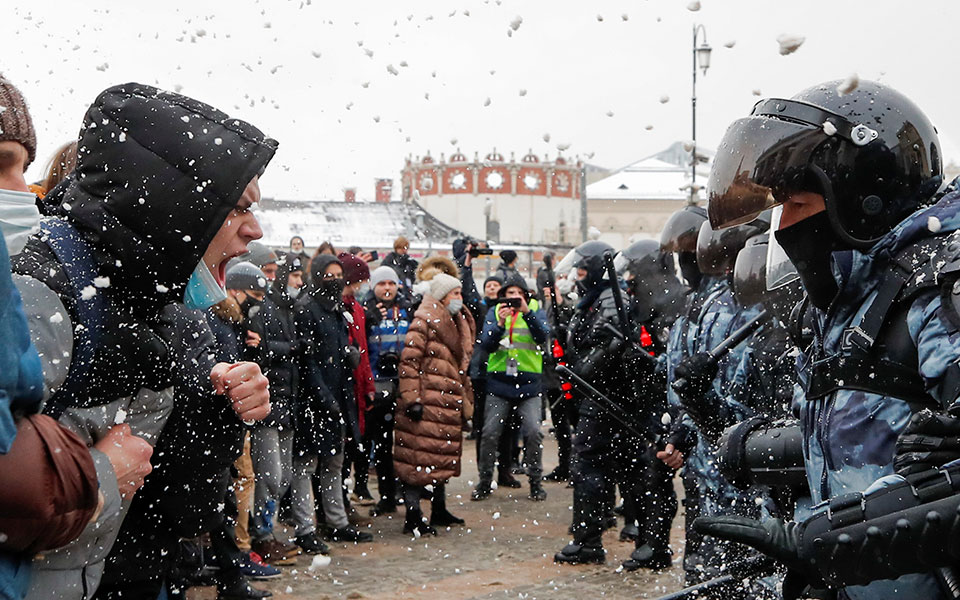 ρωσία-πάνω-από-5-300-συλλήψεις-στις-διαδηλ-561248257