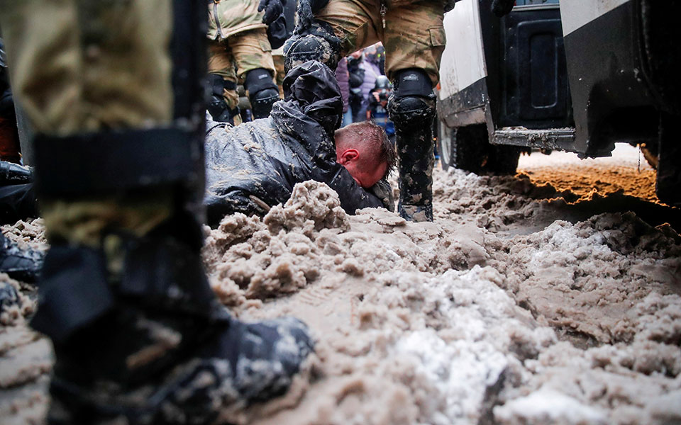 Ρωσία: Πάνω από 5.300 συλλήψεις στις διαδηλώσεις υπέρ Ναβάλνι (εικόνες)-2
