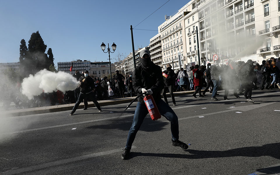 ένταση-στο-πανεκπαιδευτικό-συλλαλητ-561252796