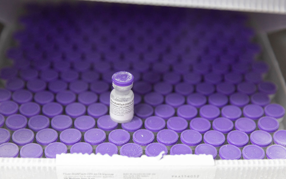 pfizer-biontech-το-εμβόλιο-δεν-χρειάζεται-βαθιά-κα-561270445