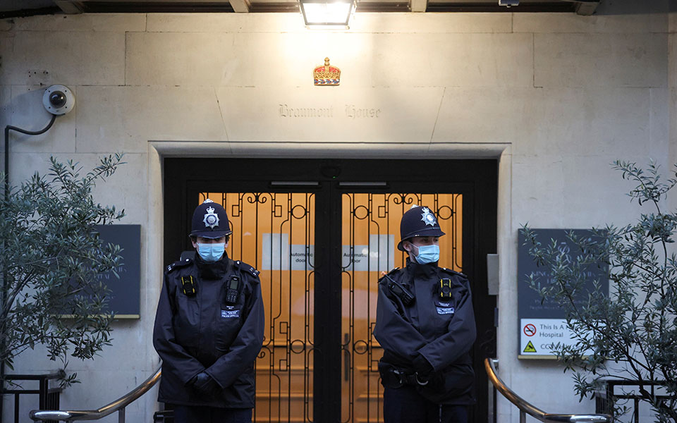 για-2η-ημέρα-στο-νοσοκομείο-ο-πρίγκηπας-561268612