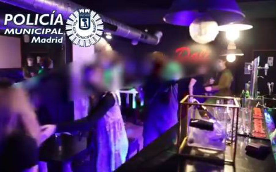 κρυφτό-με-την-αστυνομία-σε-κορωνο-πάρτ-561272392