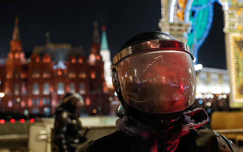 ρωσία-η-αστυνομία-συλλαμβάνει-με-διαδ-561261187