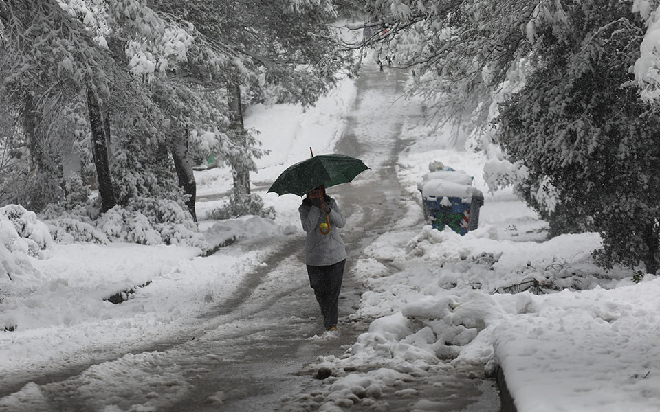 Καρέ- καρέ η χιονισμένη Αττική – Έκτακτο δελτίο από την ΕΜΥ-12
