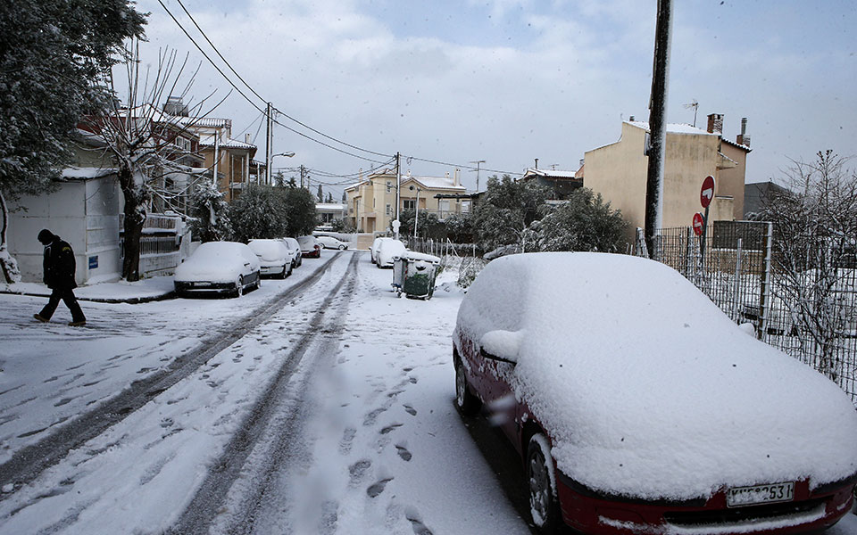 Καρέ- καρέ η χιονισμένη Αττική – Έκτακτο δελτίο από την ΕΜΥ-13