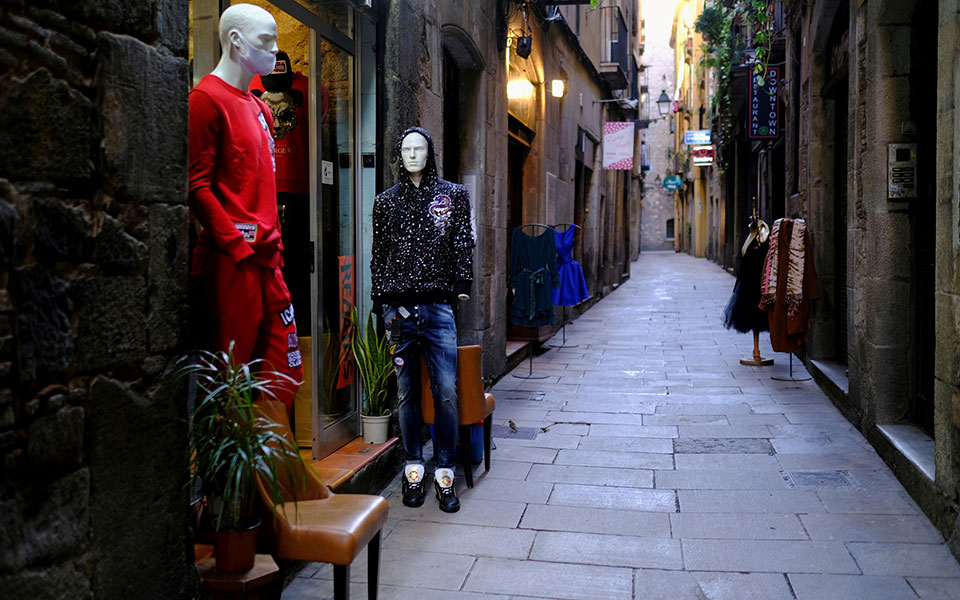 η-ισπανία-ξεπέρασε-το-όριο-των-60-000-νεκρών-561251779