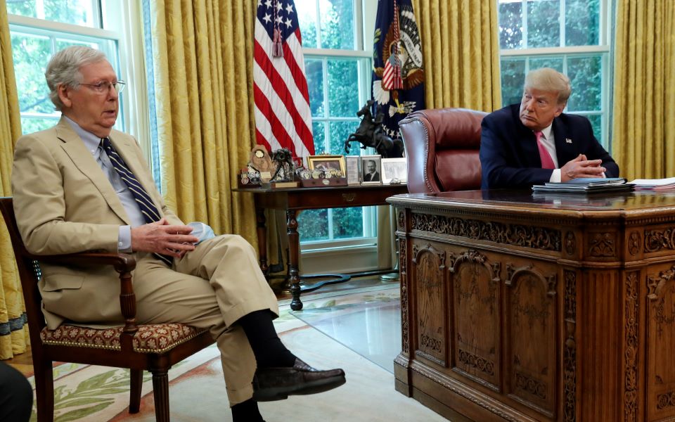 τραμπ-εναντίον-μακόνελ-είναι-ένας-αγ-561266986