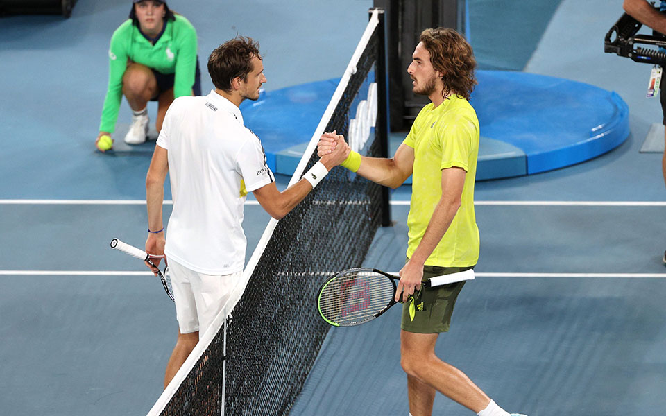 Ο Τσιτσιπάς δεν τα κατάφερε απέναντι στον Μεντβέντεφ -1