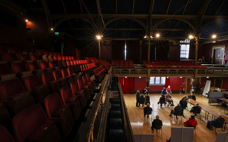 βρετανία-πάνω-από-10-εκατομμύρια-άνθρωπ-561251734