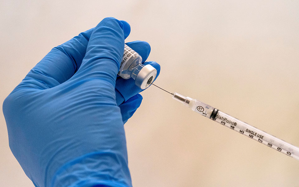 ηπα-και-τα-φαρμακεία-θα-διαθέτουν-εμβό-561250576