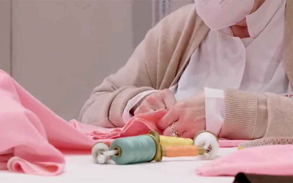 στα-ενδότερα-του-valentino-με-τη-μικρού-μήκους-561254119