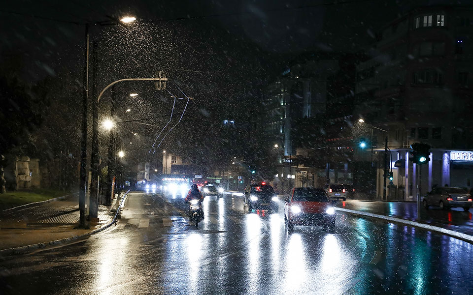 Χιόνια και στο κέντρο της Αθήνας (φωτογραφίες)-8