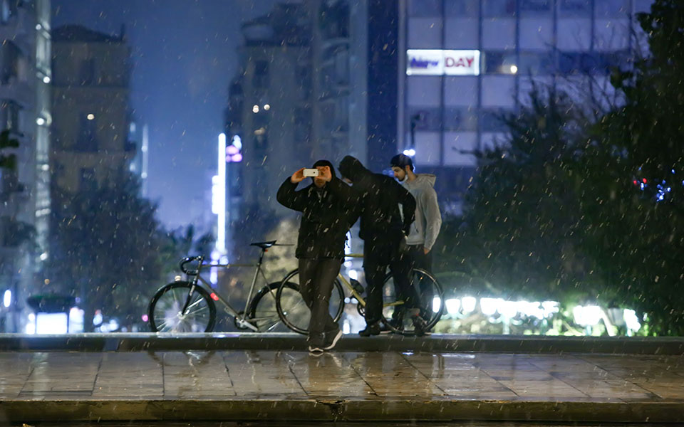 Χιόνια και στο κέντρο της Αθήνας (φωτογραφίες)-7