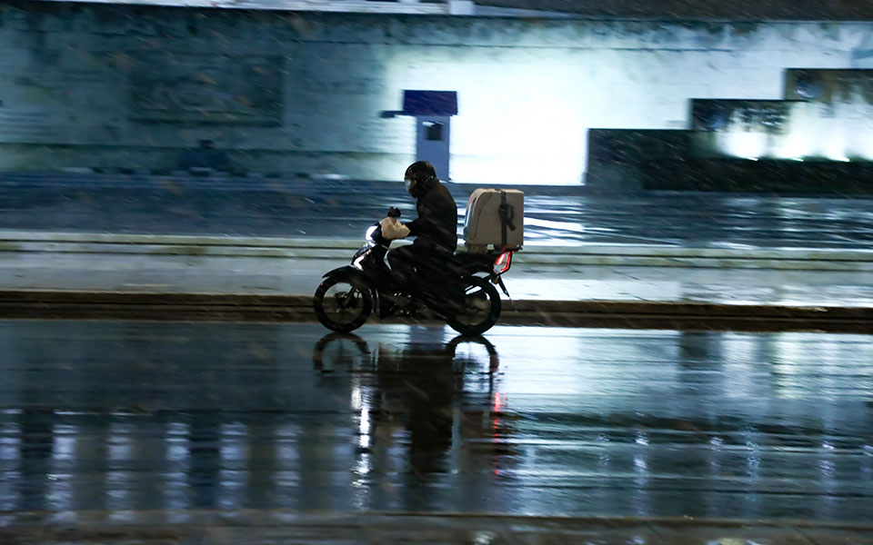 Χιόνια και στο κέντρο της Αθήνας (φωτογραφίες)-9