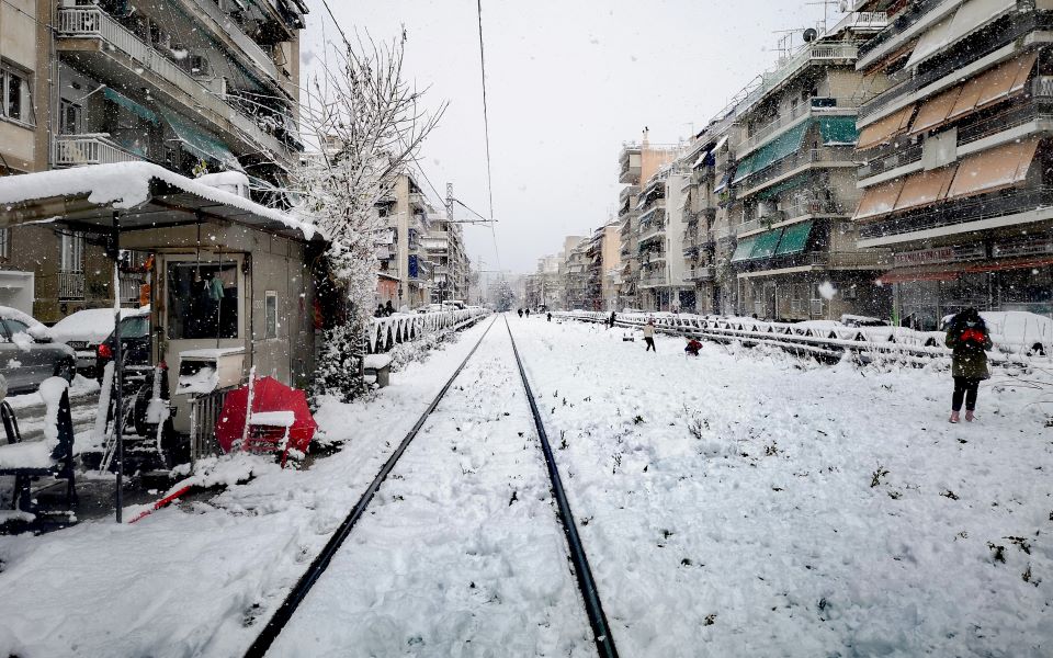 δέντρο-έπεσε-σε-τρένο-προκαλώντας-ζημ-561265927