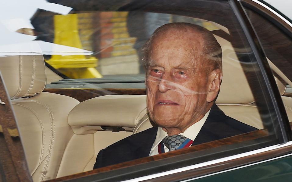 ο-πρίγκιπας-φίλιππος-υποβλήθηκε-σε-επ-561283999