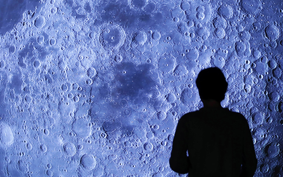 επίκαιρη-έκθεση-561282112