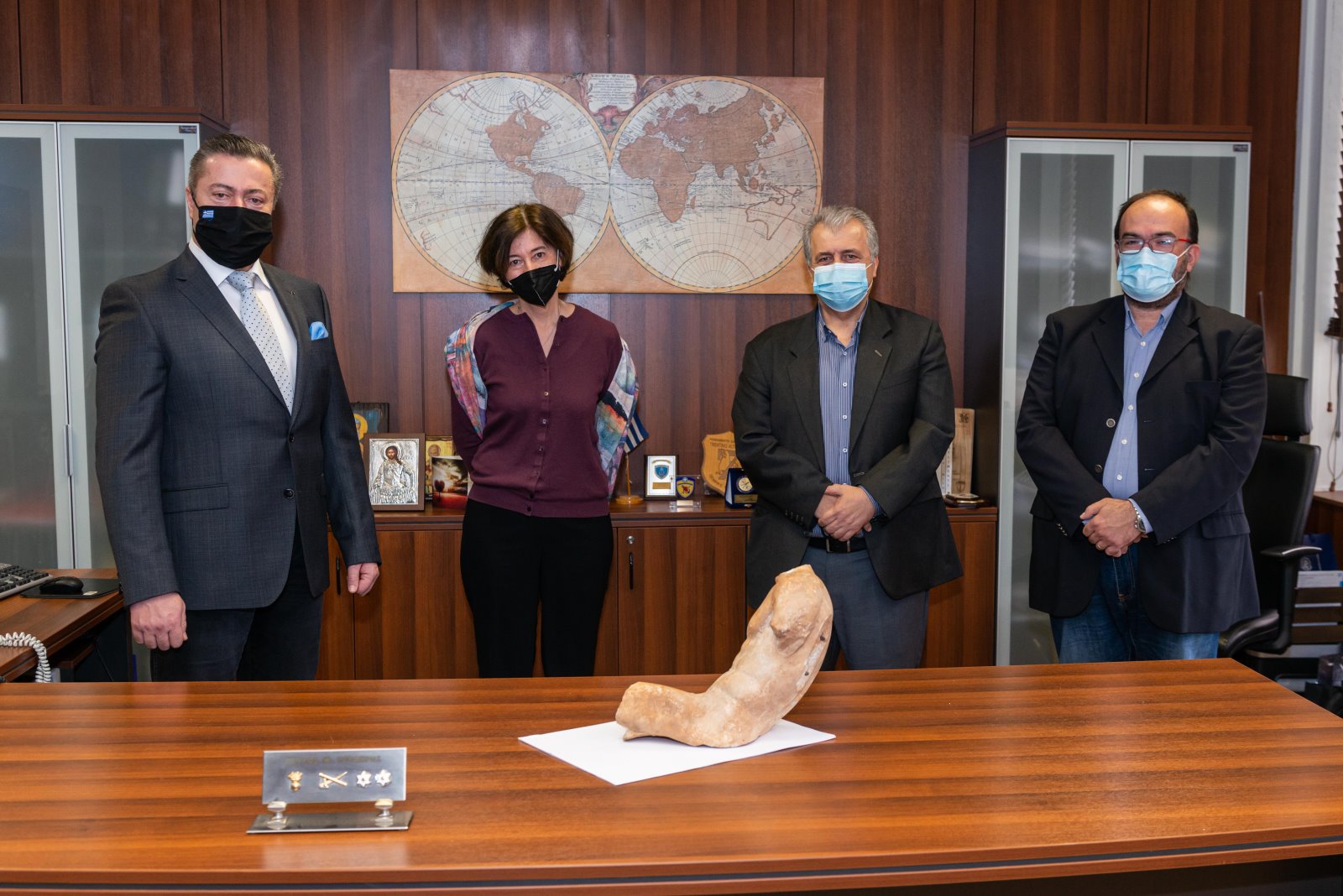 ΕΛΑΣ: Αρχαίο άγαλμα του 5ου π.Χ. αιώνα παραδόθηκε στο ΥΠΠΟΑ-1