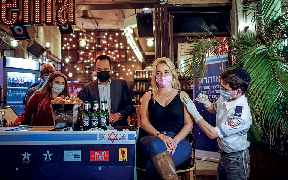 Ο γύρος του COVID σε 365 μέρες-5