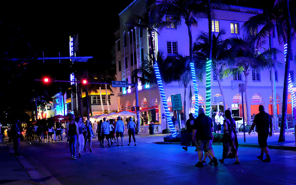 ΗΠΑ: Μια γεύση κανονικότητας αλλά υπό τη συνεχή απειλή του ιού (εικόνες)-4