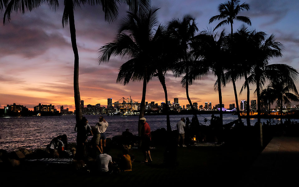 ΗΠΑ: Μια γεύση κανονικότητας αλλά υπό τη συνεχή απειλή του ιού (εικόνες)-8