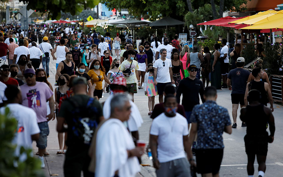 ΗΠΑ: Μια γεύση κανονικότητας αλλά υπό τη συνεχή απειλή του ιού (εικόνες)-6