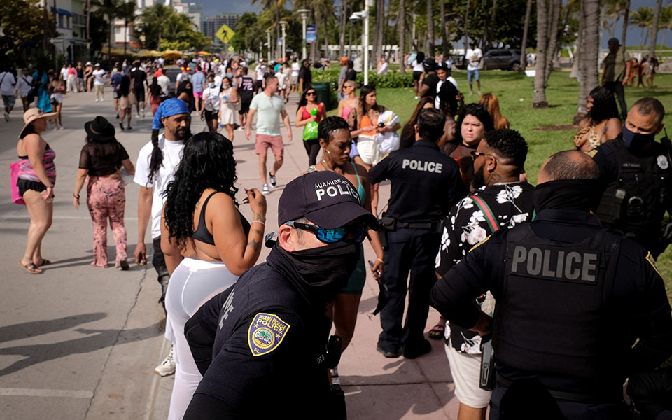 ΗΠΑ: Μια γεύση κανονικότητας αλλά υπό τη συνεχή απειλή του ιού (εικόνες)-11