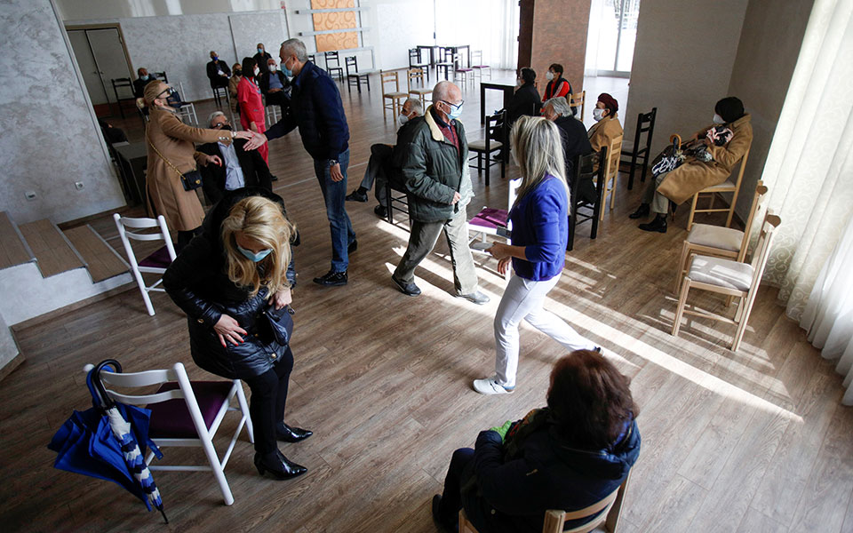 η-ζωή-μετά-το-εμβόλιο-οι-πρώτες-οδηγίες-561288727