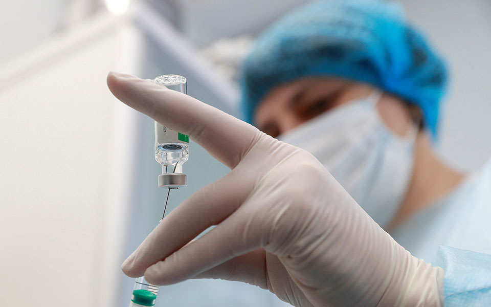 ηλ-μόσιαλος-astrazeneca-και-θρομβώσεις-καμία-561294007