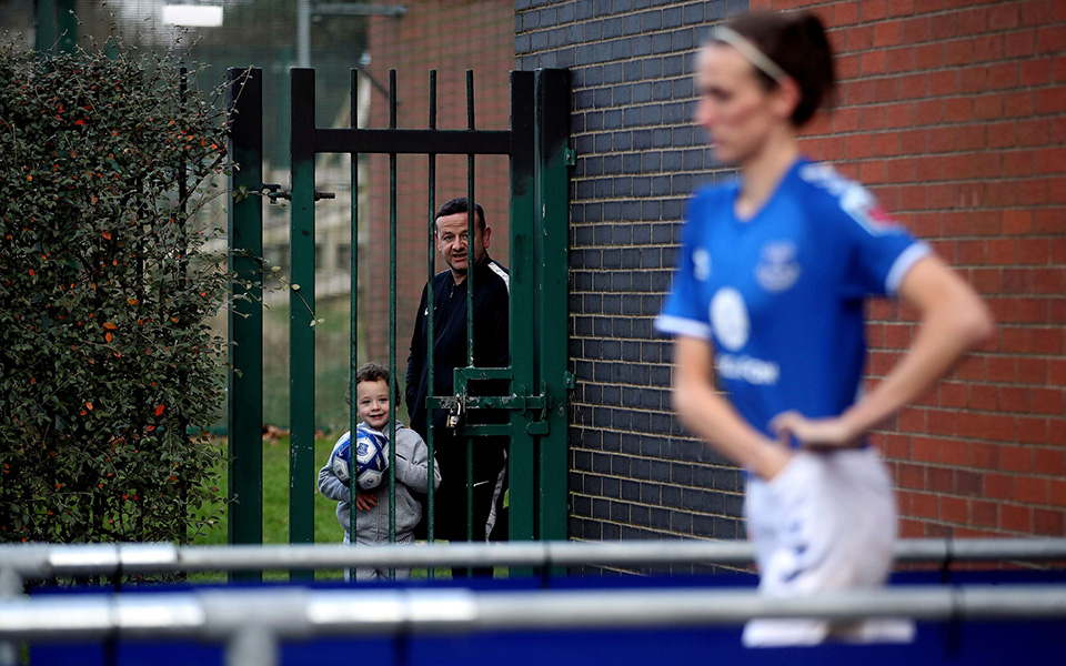Τα άδεια γήπεδα στη Βρετανία περιμένουν την επιστροφή των φιλάθλων (εικόνες)-7