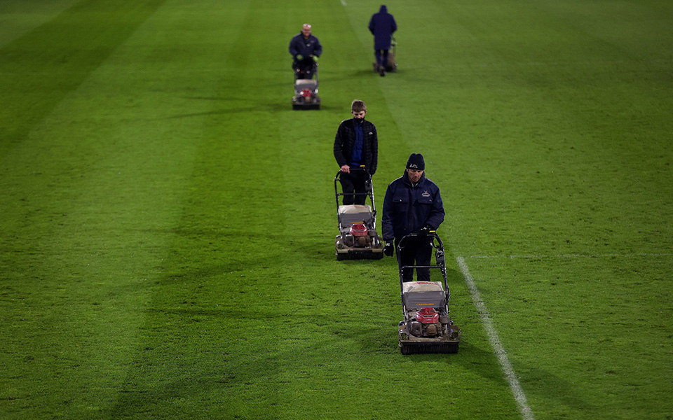 Τα άδεια γήπεδα στη Βρετανία περιμένουν την επιστροφή των φιλάθλων (εικόνες)-12