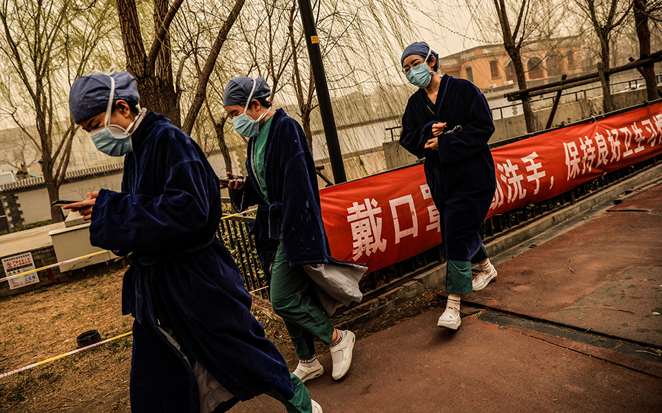 Εικόνες… αποκάλυψης από σφοδρή αμμοθύελλα στο Πεκίνο-17