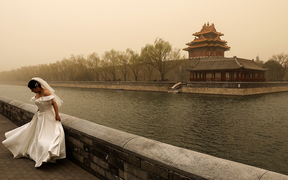 Εικόνες… αποκάλυψης από σφοδρή αμμοθύελλα στο Πεκίνο-8