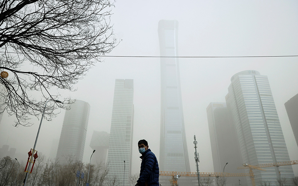 Εικόνες… αποκάλυψης από σφοδρή αμμοθύελλα στο Πεκίνο-5