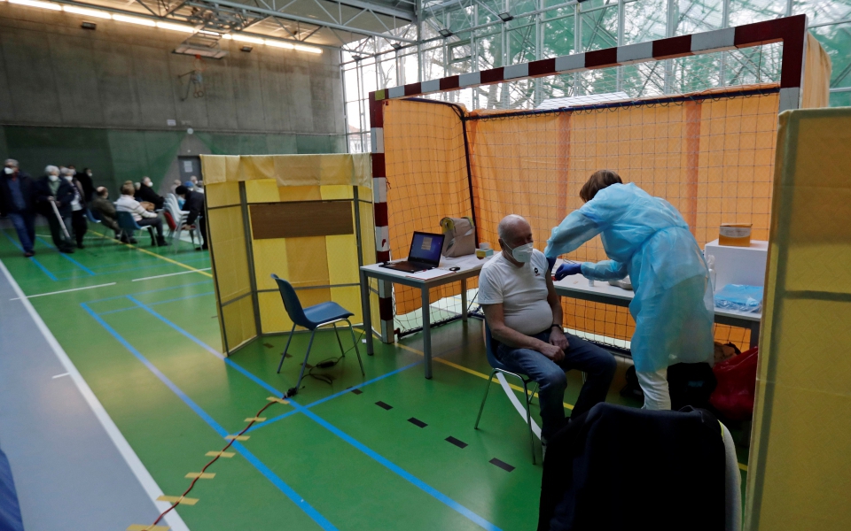 εμβολιασμοί-οι-πρωταθλητές-και-οι-ουρ-561299410