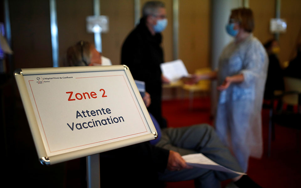 αυστηρό-lockdown-ενός-μήνα-στη-γαλλία-561299368