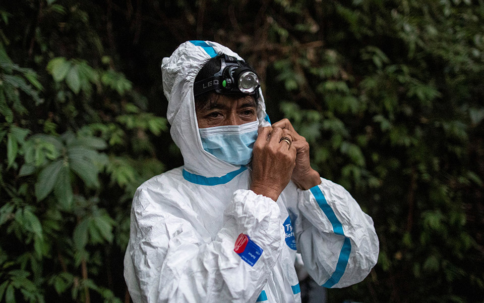 Οι «κυνηγοί ιών» μελετούν νυχτερίδες για την αποφυγή μελλοντικών πανδημιών-8