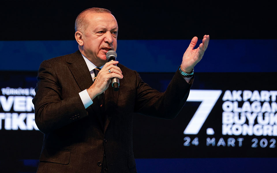 ο-ερντογάν-καλεί-τους-τούρκους-να-κατα-561310675