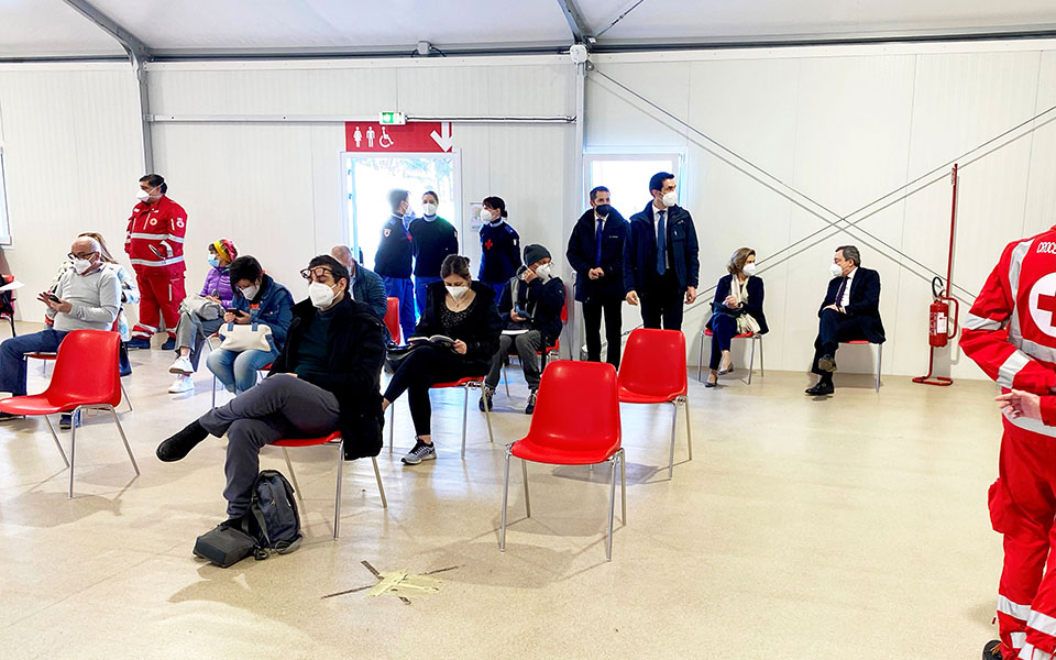 Μάριο Ντράγκι: Περιμένοντας στη σειρά το εμβόλιο-1