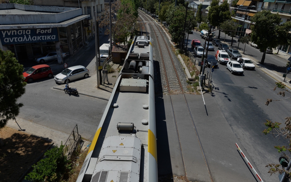 σεπόλια-συρμός-του-προαστιακού-παρέσ-561300352